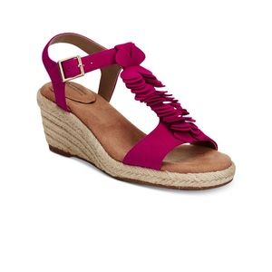 Giani Bernini Memory Foam Pink Wedges Size 7 NWT